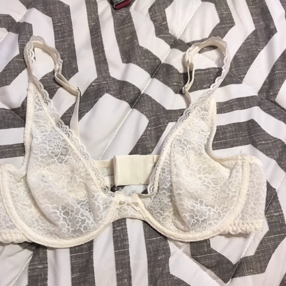 White lace underwired bralette